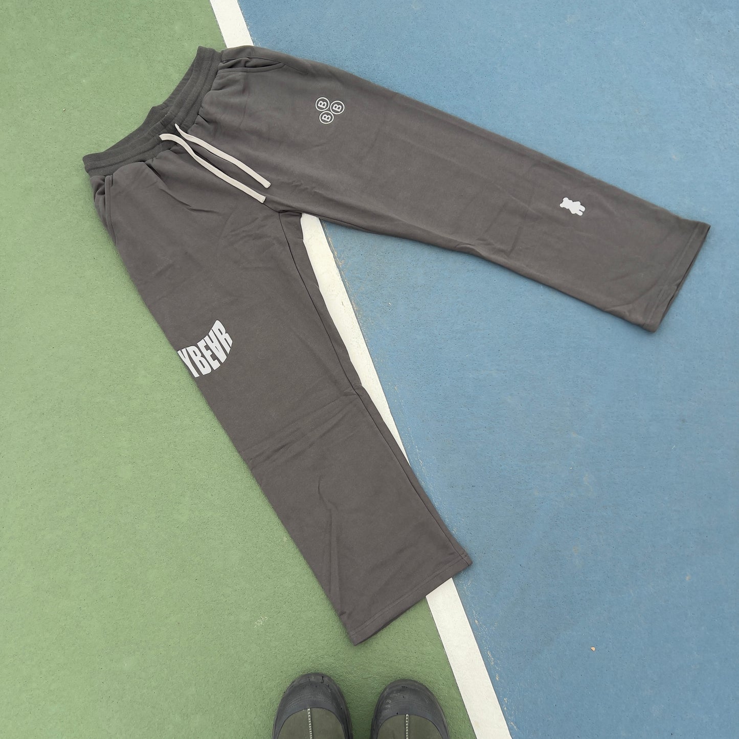 ESSENTIAL STRAIGHT SWEATS- CHARCOAL GREY